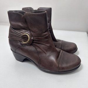 Clarks Boots Womens 6M Brown Leather Bendables Zip Ankle Booties Low Cuban Heel